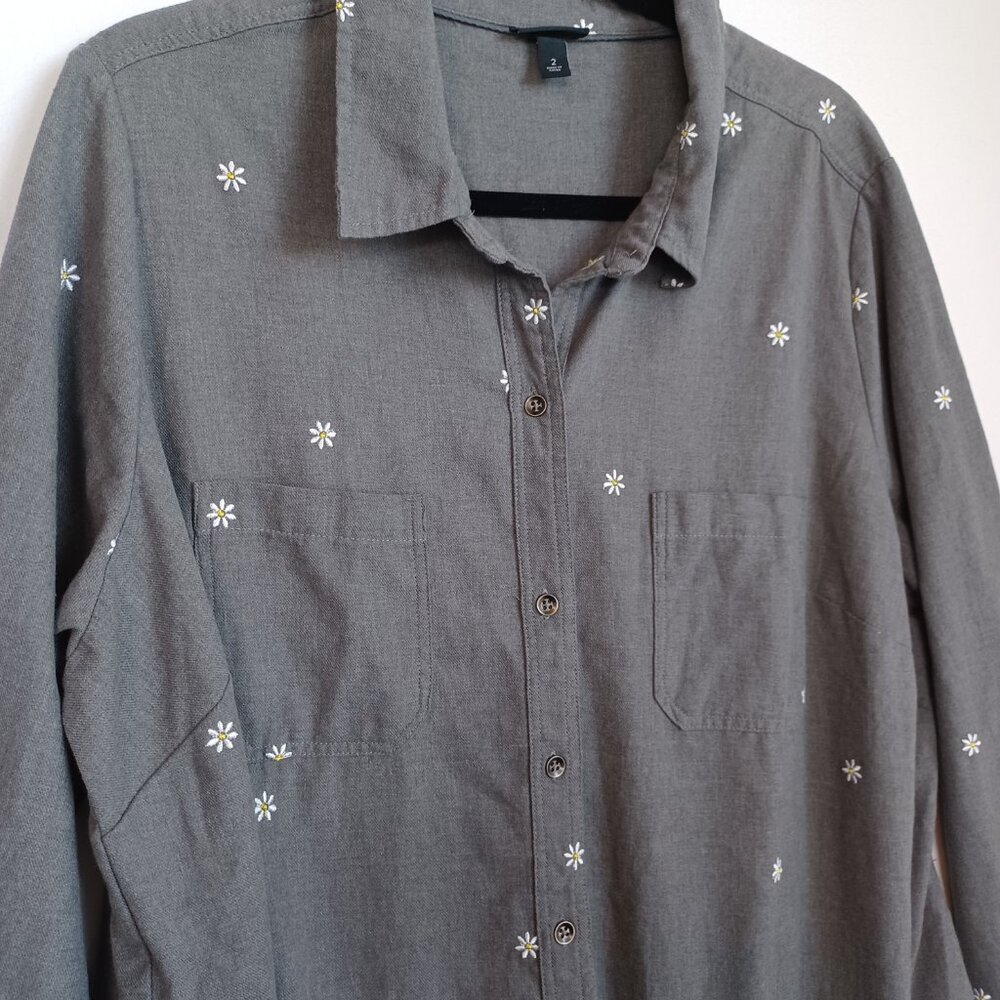 Torrid Shirt Daisy Embroidered Button Front Gray Cotton Taylor Womens 2X - Picture 5 of 12